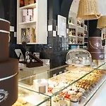 Trinity Luxury بيت ضيافة روما