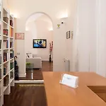 Trinity Luxury بيت ضيافة روما