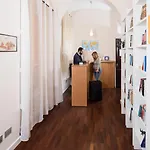 بيت ضيافة Trinity Luxury 4*