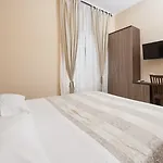 بيت ضيافة Trinity Luxury 4*