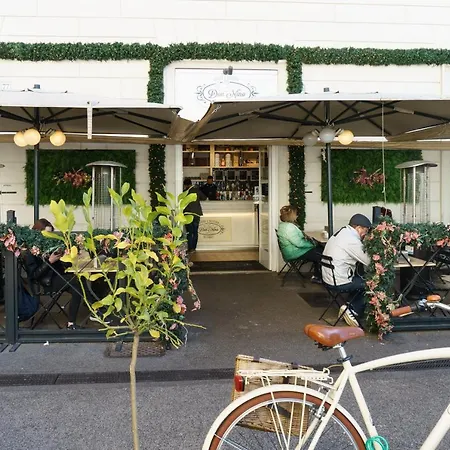 ترينيتي لوكشري روومز 4* روما