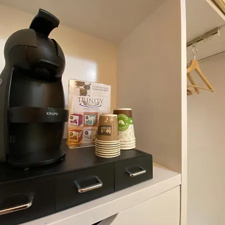 ترينيتي لوكشري روومز روما