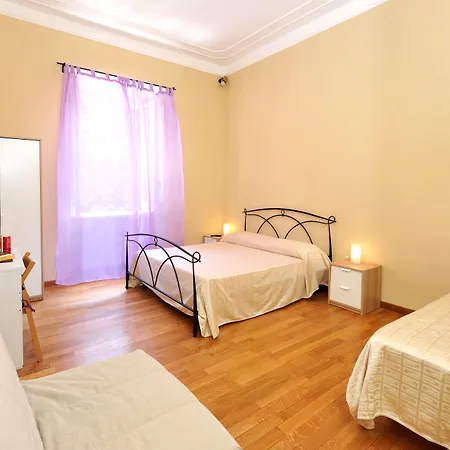 ترينيتي لوكشري روومز 4*