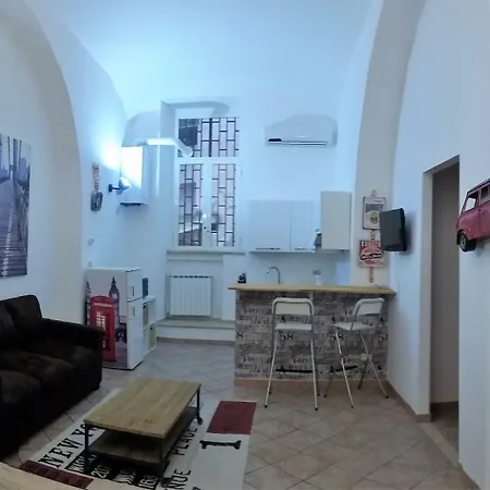 ترينيتي لوكشري روومز