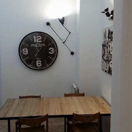 ترينيتي لوكشري روومز روما